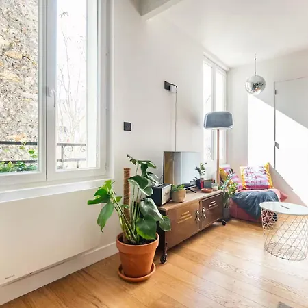 Quiet And Bright Batignolles *
